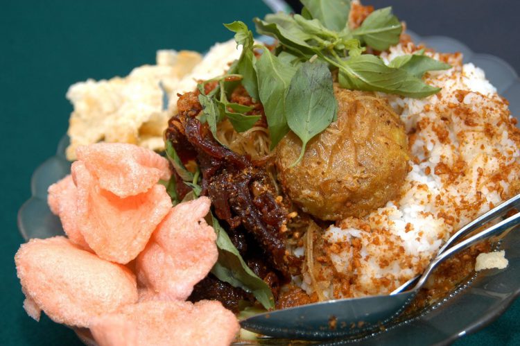 Tempat makan murah di Jakarta - Nasi Ulam Ibu Yoyo
