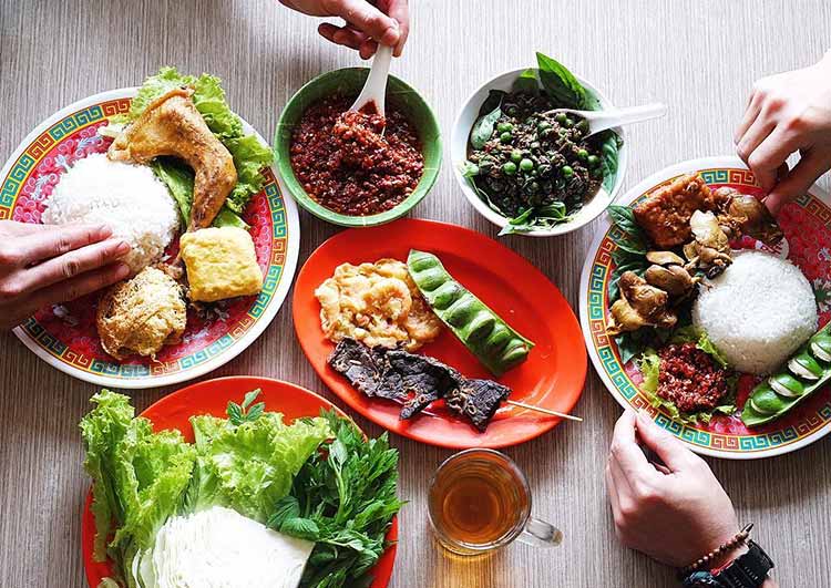 Tempat makan murah di Bandung - Warung Nasi Bu Imas