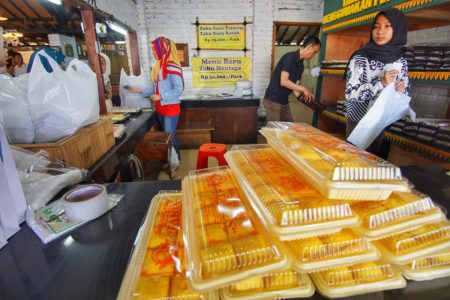 Oleh-oleh khas Bandung - Tahu susu Lembang