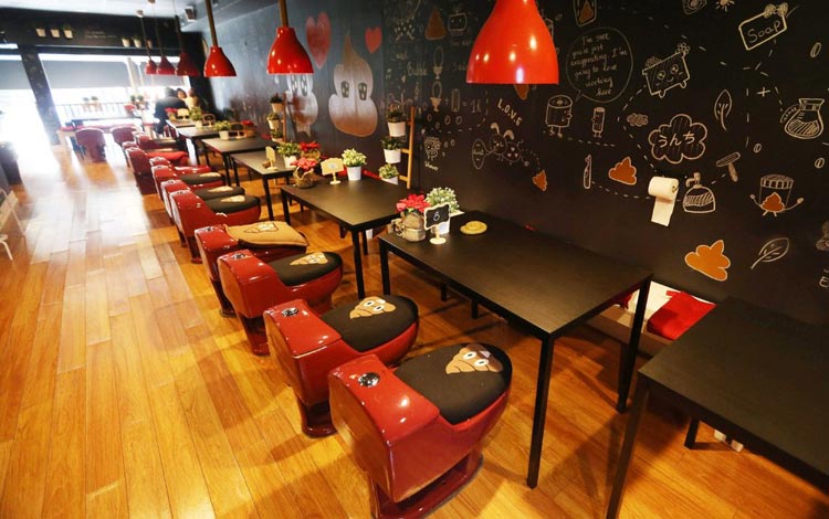 Cafe Di Dunia Dengan Desain Interior Yang Aneh Dan Unik - Poop Cafe, Toronto