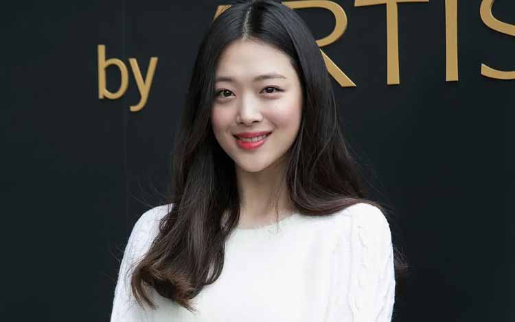 Artis Korea Yang Meninggal Akibat Bunuh Diri - Sulli