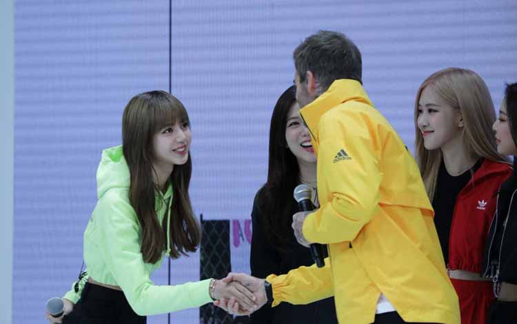 Foto Lisa Blackpink Bersama David Beckham