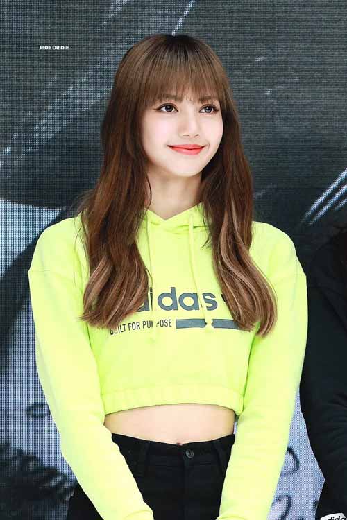 Foto Lisa Blackpink Saat Di Acara Adidas Ultraboost, Hangul Limited Edition