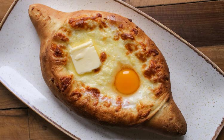 Daftar Street Food Terenak dan Terpopuler Dari Seluruh Dunia - Khachapuri, Georgia