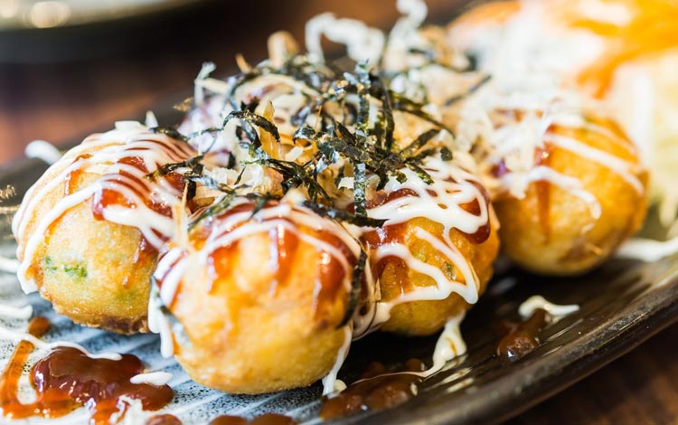 Daftar Street Food Terenak dan Terpopuler Dari Seluruh Dunia - Takoyaki, Jepang