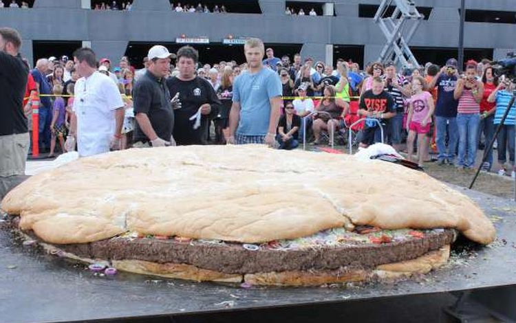 Deretan Makanan Dengan Ukuran Super Jumbo - Burger