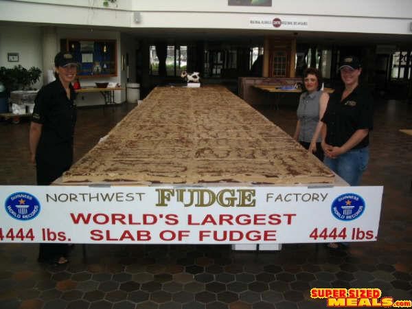 Deretan Makanan Dengan Ukuran Super Jumbo - Fudge