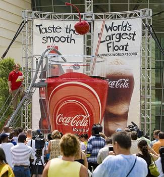 Deretan Makanan Dengan Ukuran Super Jumbo - Ice Cream Float