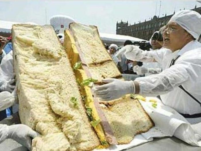 Deretan Makanan Dengan Ukuran Super Jumbo - Sandwich