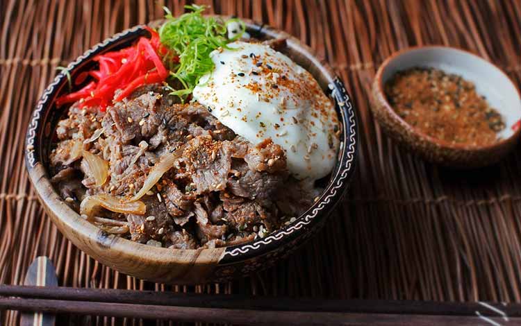 Makanan-Khas-Jepang-Yang-Sesuai-Dengan-Lidah-orang-indonesia-Gyudon