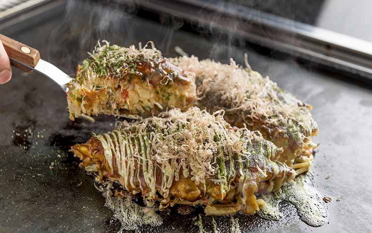 Makanan-Khas-Jepang-Yang-Sesuai-Dengan-Lidah-orang-indonesia-Okonomiyaki