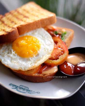 Tempat Makan Yang Enak Dan Murah Di Solo - Roti Bakar Manahan