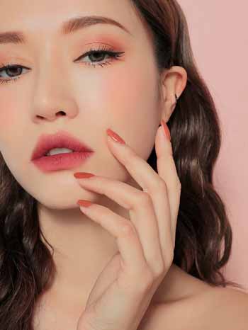 Trend-Makeup-2020-gradient-lips