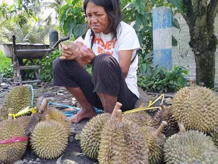 Penjual-Dirian-Difabel-Ditipu-Pembelinya-Dengan-Uang-Mainan