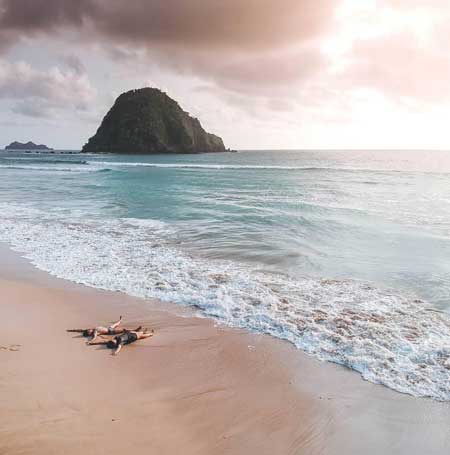 Tempat Wisata Di Banyuwangi - Pantai Pulau Merah