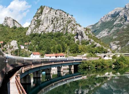 Lintasan Kereta Api Dengan Pemandangan Paling Indah Di Dunia - Golden Eagle Danube Express