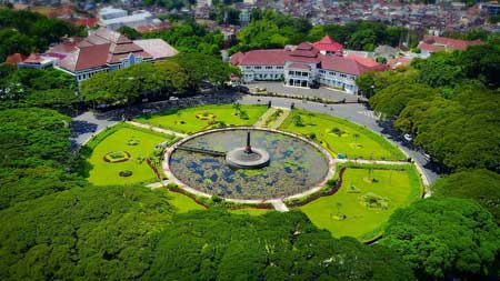 Tempat Wisata Malang Terbaru Dan Terpopuler - Taman Balai Kota Malang