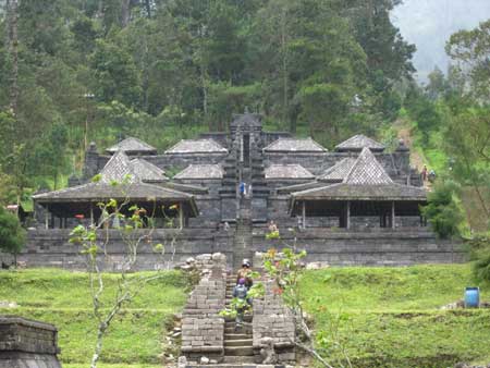 Candi Yang Ada Di Indonesia - Candi Cetho