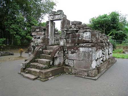 Candi Yang Ada Di Indonesia - Candi Gunung Wukir