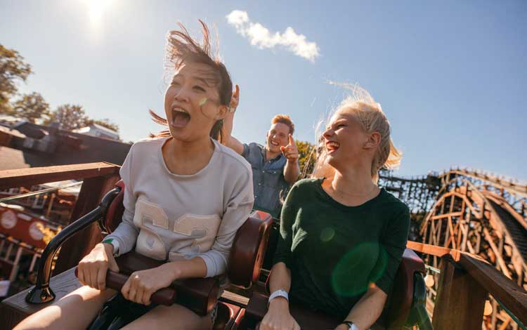 Roller Coaster Paling Ekstrim dan Menakutkan di Dunia