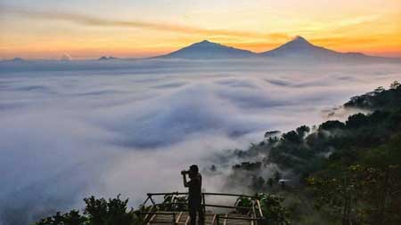 Tempat Melihat Sunrise Terbaik Di Indonesia - Bukit Punthuk Setumbu, Magelang