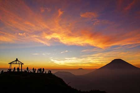 Tempat Melihat Sunrise Terbaik Di Indonesia - Bukit Sikunir, Dieng