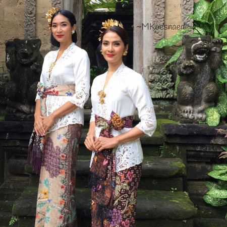 Deretan Artis Indonesia Dengan Busana Adat Bali