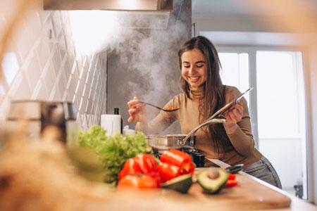 Apakah Setiap Wanita Harus Bisa Memasak