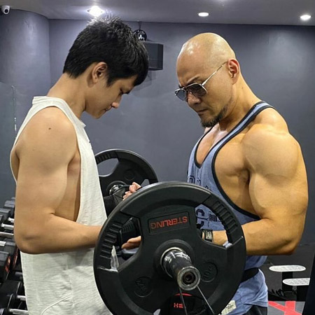 Penampilan Keren Azka Corbuzier yang Sudah Remaja