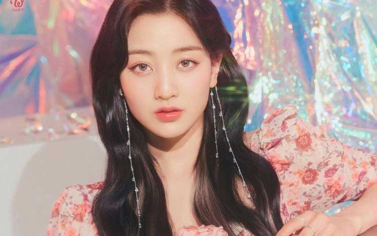 Potret Kecantikan Jihyo Member TWICE