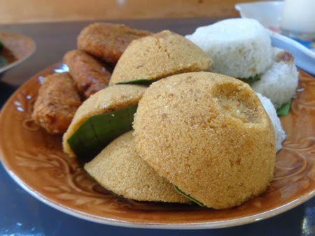 Aneka Kue Khas Makassar