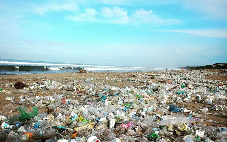 Pantai Bali Penuh Sampah Desember 2021
