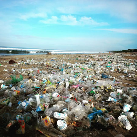 Berbagai Potret Pantai di Bali Yang Penuh Sampah