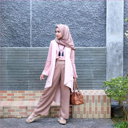 Mix And Match Cardigan Tanpa Lengan Untuk Tampil Trendi