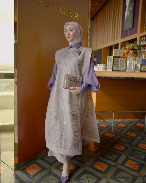 Inspirasi OOTD Baju Lengan Balon Hijab