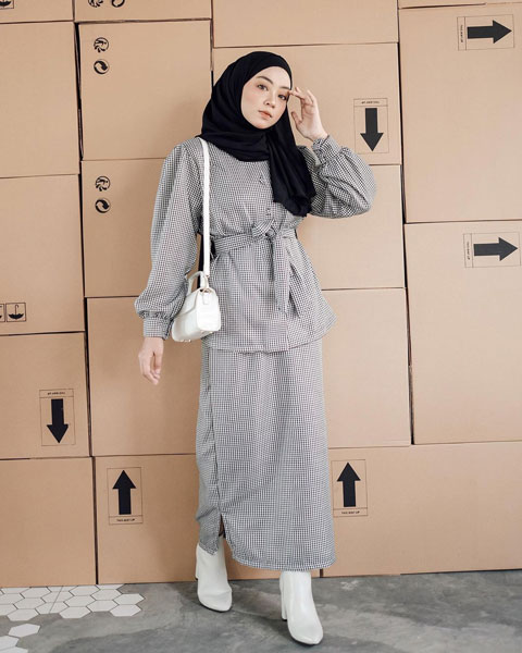 Inspirasi OOTD Baju Lengan Balon Hijab